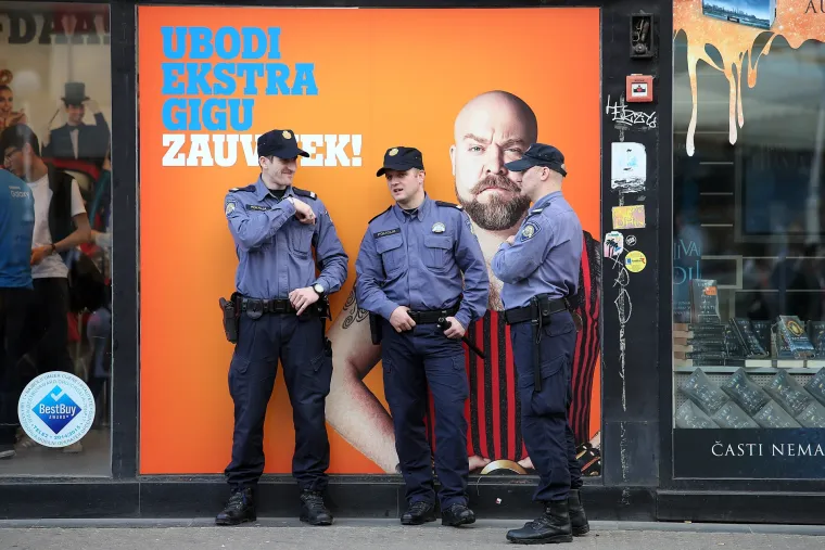 Zagreb: Policija na gradskim ulicama uoči utakmice Hrvatska - Ukrajina