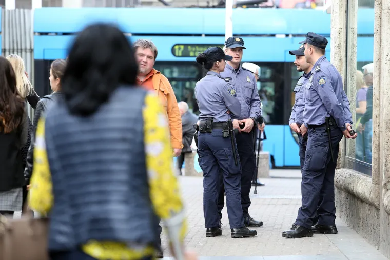 Zagreb: Policija na gradskim ulicama uoči utakmice Hrvatska - Ukrajina