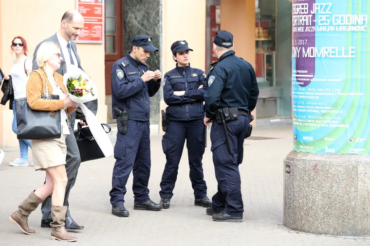 Zagreb: Policija na gradskim ulicama uoči utakmice Hrvatska - Ukrajina