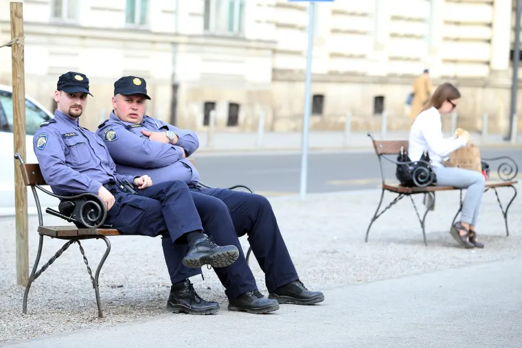 Zagreb: Policija na gradskim ulicama uoči utakmice Hrvatska - Ukrajina