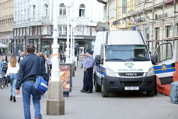 Zagreb: Policija na gradskim ulicama uoči utakmice Hrvatska - Ukrajina