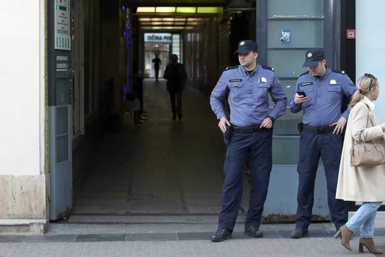 Zagreb: Policija na gradskim ulicama uoči utakmice Hrvatska - Ukrajina