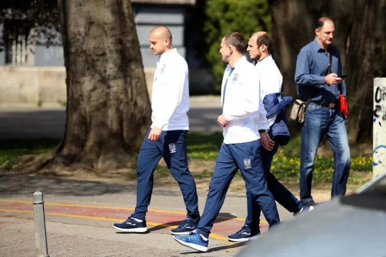 &Scaron;EVČENKO IZVEO IGRAČE U GRAD: Ukrajinci uživali u sunčanom danu, stigli i navijači