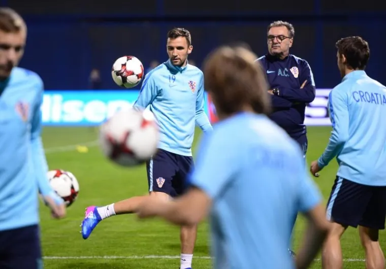 NEMA OPU&Scaron;TANJA: Čačić ni&scaron;ta ne prepu&scaron;ta slučaju, pogledajte kako je vodio večernji trening