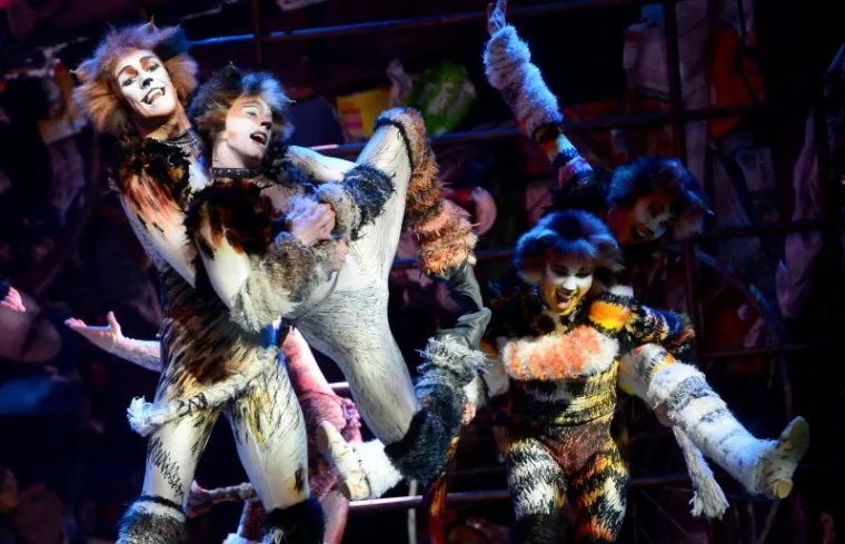 SPEKTAKULARNI PRIZORI: Pogledajte fantastičnu izvedbu mjuzikla 'Mačke' u zagrebačkoj Areni