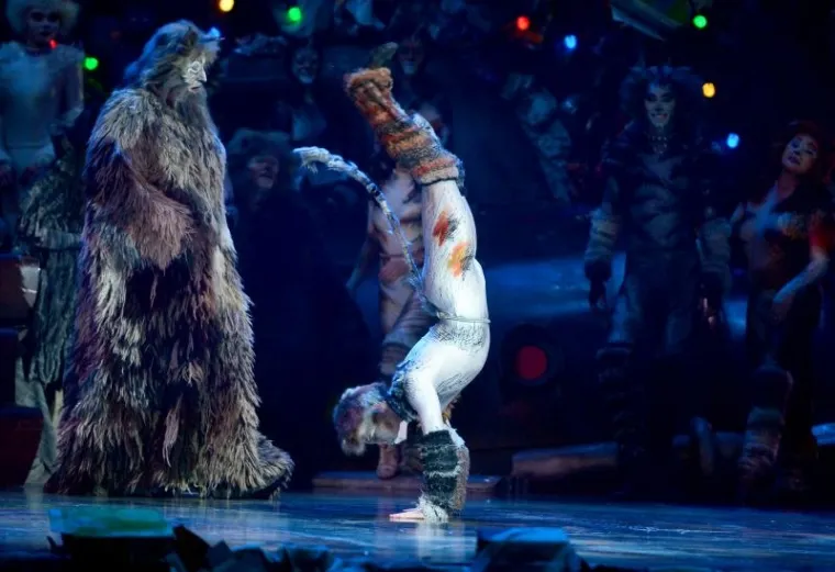 SPEKTAKULARNI PRIZORI: Pogledajte fantastičnu izvedbu mjuzikla 'Mačke' u zagrebačkoj Areni