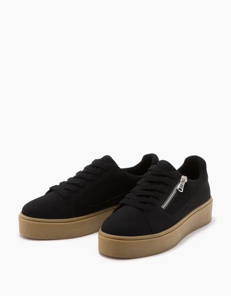 Crne tenisice s platformom i zatvaračem, Bershka, 249,90 kuna