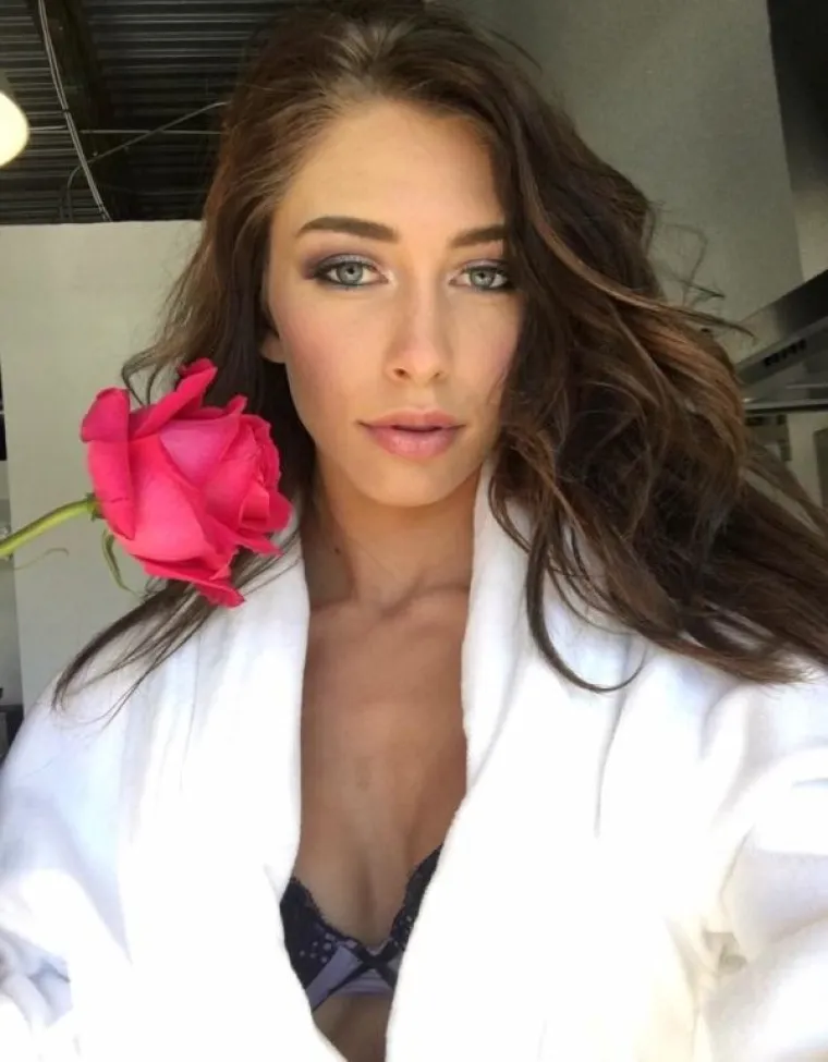 &Scaron;TO JE VIKEND BLIŽI, ONE SU RAZUZDANIJE: Pa kako uopće stignu raditi od tih silnih obnaženih selfija