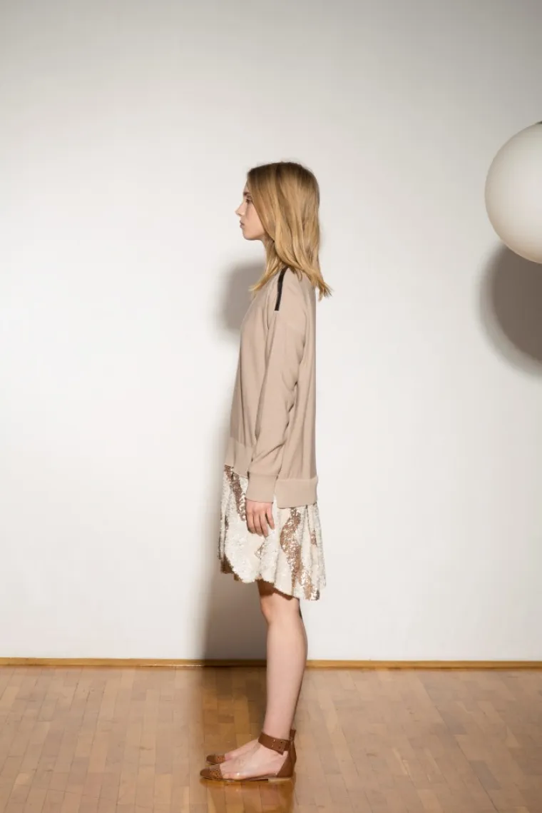 U novoj kolekciji brend A'marie donosi opu&scaron;tene i razigrane modele u kojima proljeće može početi