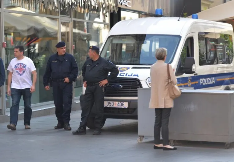 Zagreb je pod opsadom policije uoči utakmice 5. kola skupine I kvalifikacija za odlazak na SP u Rusiju 2018. godine između Hrvatske i Ukrajine.