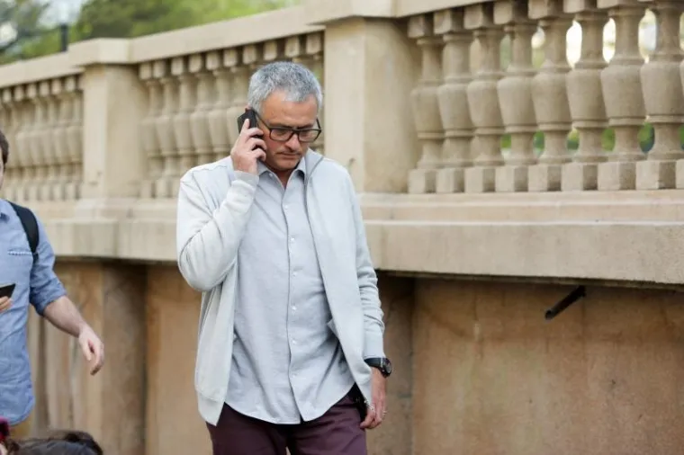 JOSE MOURINHO IZA&Scaron;AO IZ HOTELA PA SARKASTIČNO DOBACIO NOVINARIMA: 'Hvala &scaron;to ste mi dopustili da pro&scaron;etam gradom'