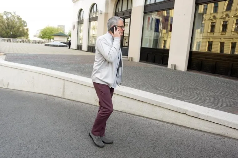 JOSE MOURINHO IZA&Scaron;AO IZ HOTELA PA SARKASTIČNO DOBACIO NOVINARIMA: 'Hvala &scaron;to ste mi dopustili da pro&scaron;etam gradom'