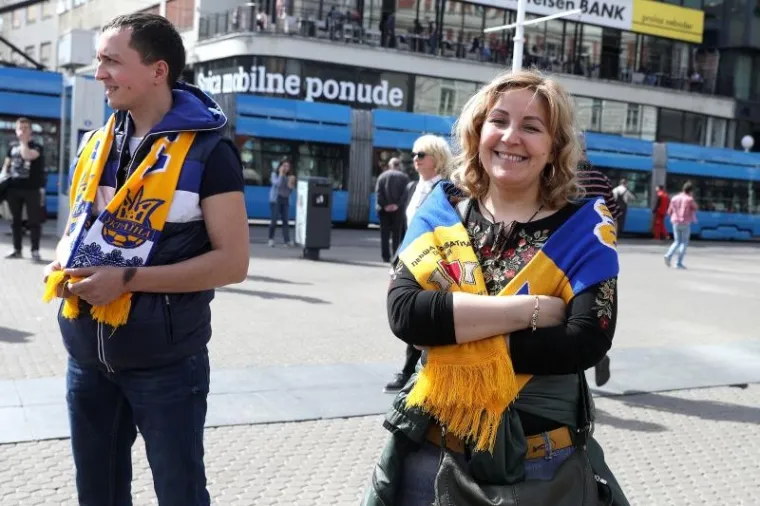 A GDJE SU 'KOCKICE'? Ukrajinski navijači u žuto obojali centar Zagreba