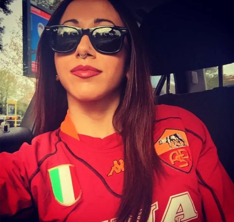 MOŽDA IM TREBA POMOĆ? Ove cure nisu ba&scaron; sigurne kako se nosi dres... Pa su ih počele skidati