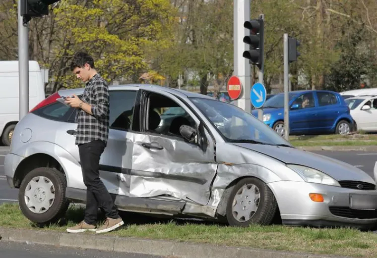 Na križanju Avenije Dubrovnik i Avenije republike Njemačke sudarila se tri automobila