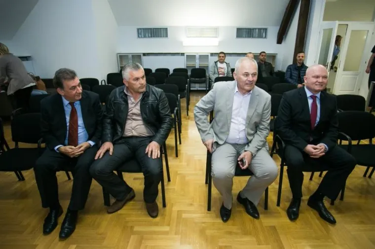 Izricanje presude Ivici Batiniću, Ivanu Mi&scaron;koviću, Mladenu Kruljcu, Ivanu Rimcu, Željku Gariću i Zdravku Sockovicu koji su općinu Sibinj o&scaron;tetili za 58,2 milijuna kuna, a državni proračun za 3,01 milijuna kuna.