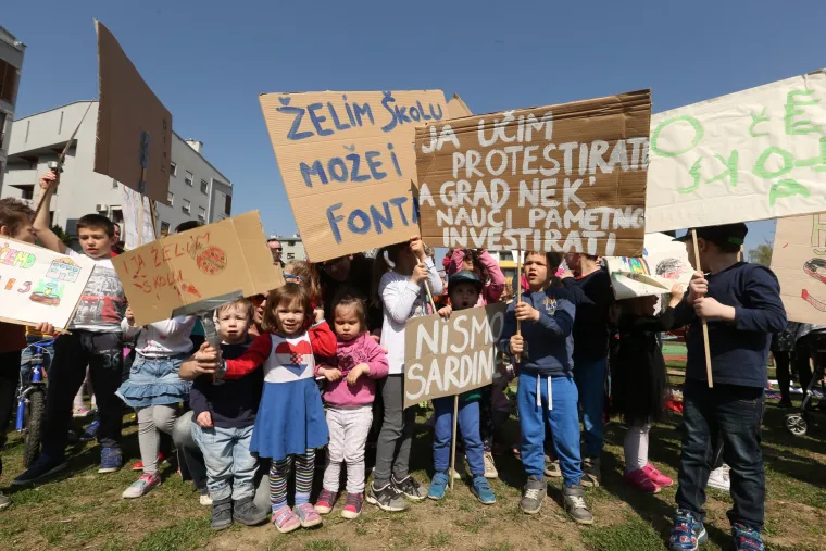 Prosvjed ispred O&Scaron; Augusta &Scaron;enoe