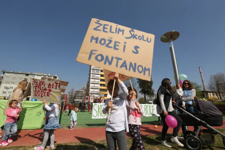 Prosvjed ispred O&Scaron; Augusta &Scaron;enoe