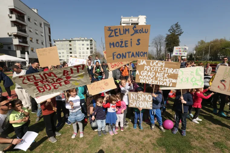 Prosvjed ispred O&Scaron; Augusta &Scaron;enoe