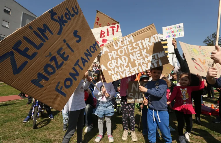 Prosvjed ispred O&Scaron; Augusta &Scaron;enoe