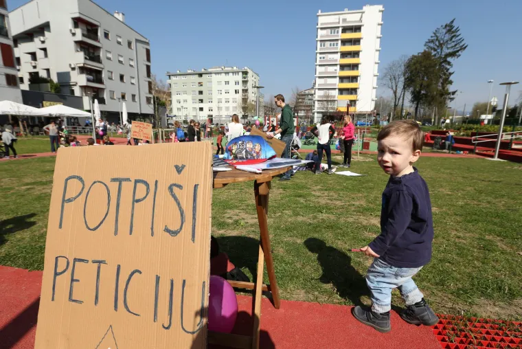 Prosvjed ispred O&Scaron; Augusta &Scaron;enoe