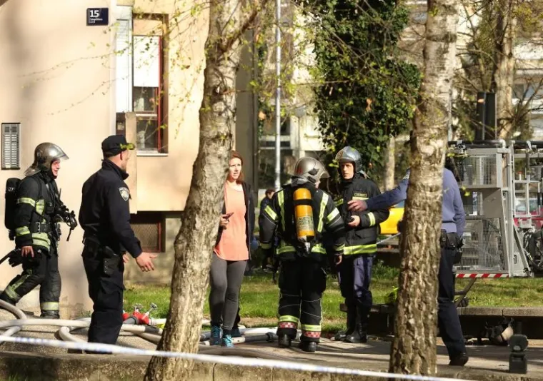 Požar u zagrebačkim Dugavama, vatrogasci evakuirali stanare s vi&scaron;ih katova