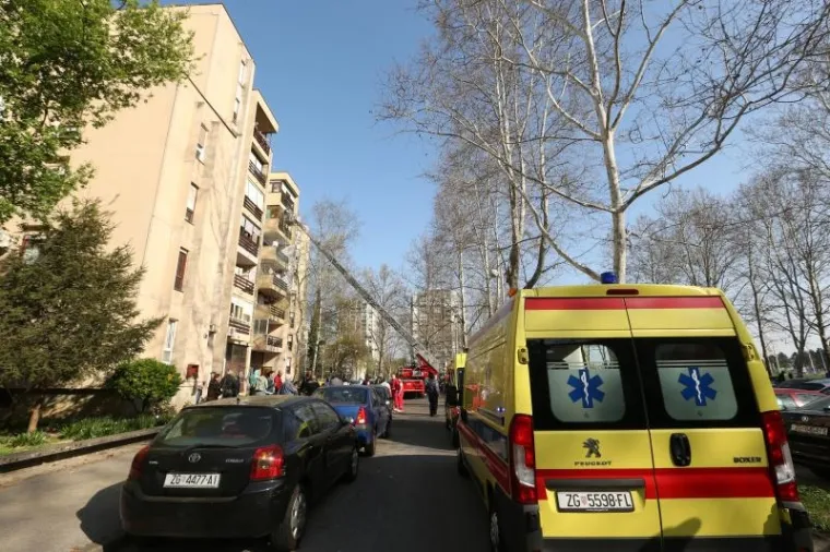 Požar u zagrebačkim Dugavama, vatrogasci evakuirali stanare s vi&scaron;ih katova