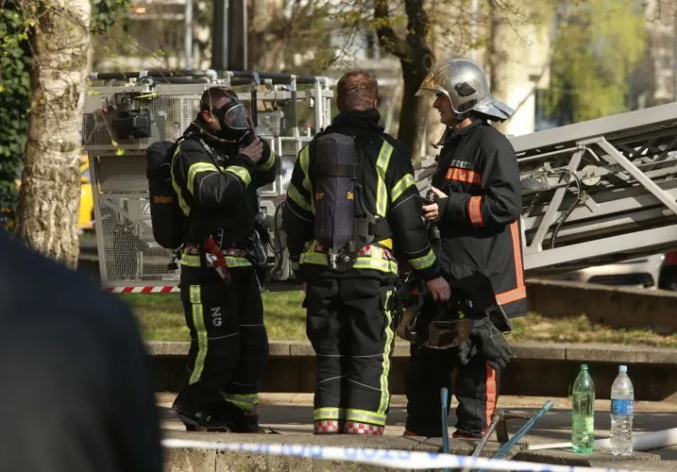 Požar u zagrebačkim Dugavama, vatrogasci evakuirali stanare s vi&scaron;ih katova