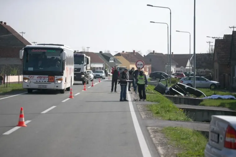 U prometnoj nesreći kod Našica poginule dvije osobe