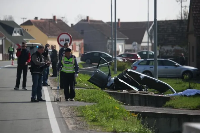 U prometnoj nesreći kod Našica poginule dvije osobe