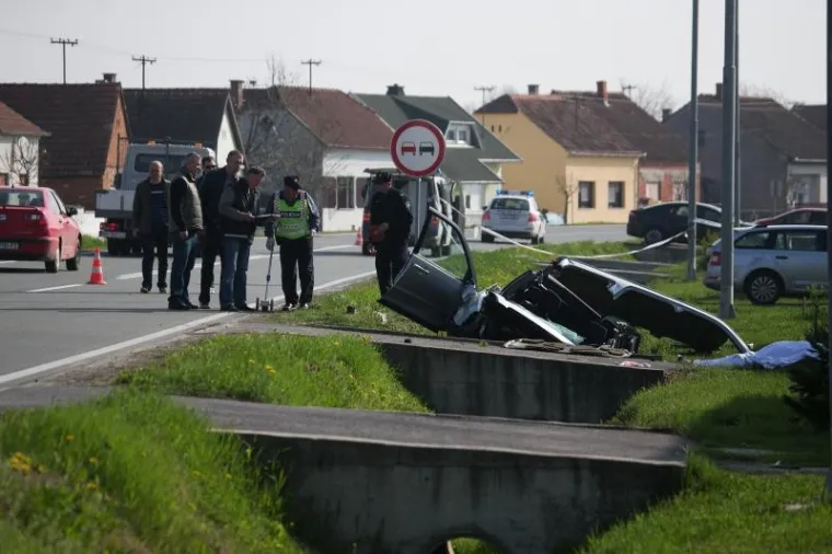U prometnoj nesreći kod Našica poginule dvije osobe