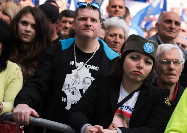 RADIKALI MAR&Scaron;IRALI BEOGRADOM: Mahali su četničkim zastavama i slu&scaron;ali &Scaron;e&scaron;eljev govor...