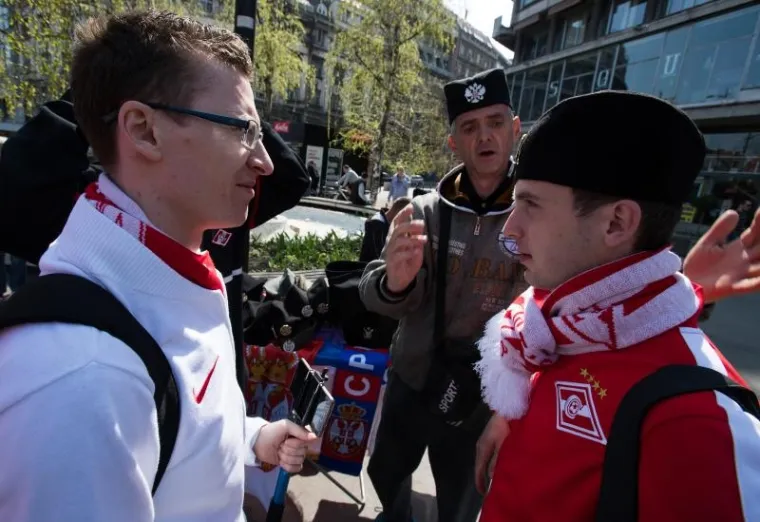 RADIKALI MAR&Scaron;IRALI BEOGRADOM: Mahali su četničkim zastavama i slu&scaron;ali &Scaron;e&scaron;eljev govor...