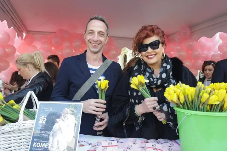 21. DAN NARCISA: Brojne poznate osobe dijelile cvijeće na trgu, predvodnica je bila predsjednica