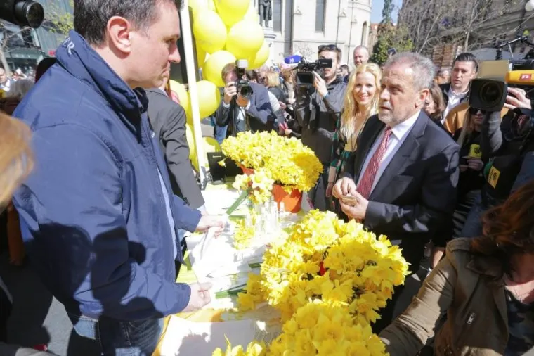 21. DAN NARCISA: Brojne poznate osobe dijelile cvijeće na trgu, predvodnica je bila predsjednica