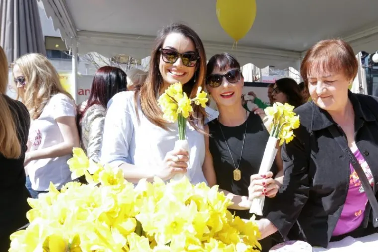 21. DAN NARCISA: Brojne poznate osobe dijelile cvijeće na trgu, predvodnica je bila predsjednica