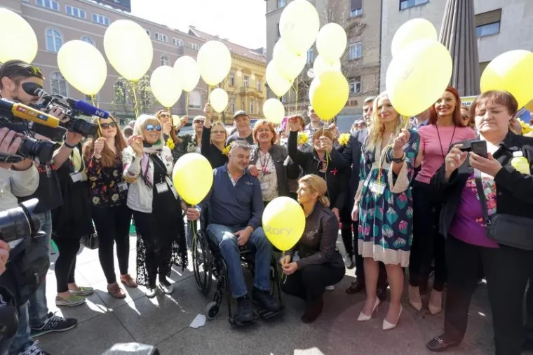 21. DAN NARCISA: Brojne poznate osobe dijelile cvijeće na trgu, predvodnica je bila predsjednica