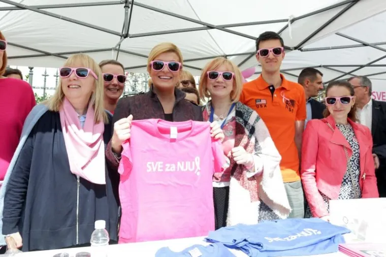 21. DAN NARCISA: Brojne poznate osobe dijelile cvijeće na trgu, predvodnica je bila predsjednica