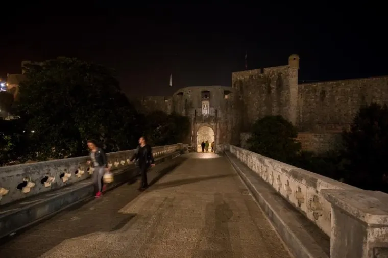 HRVATSKI GRADOVI U MRAKU: Ga&scaron;enjem svjetala pridružili se globalnoj akciji 'Sat za planet Zemlju'