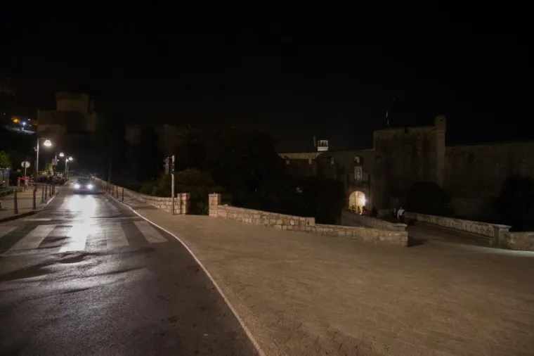 HRVATSKI GRADOVI U MRAKU: Ga&scaron;enjem svjetala pridružili se globalnoj akciji 'Sat za planet Zemlju'