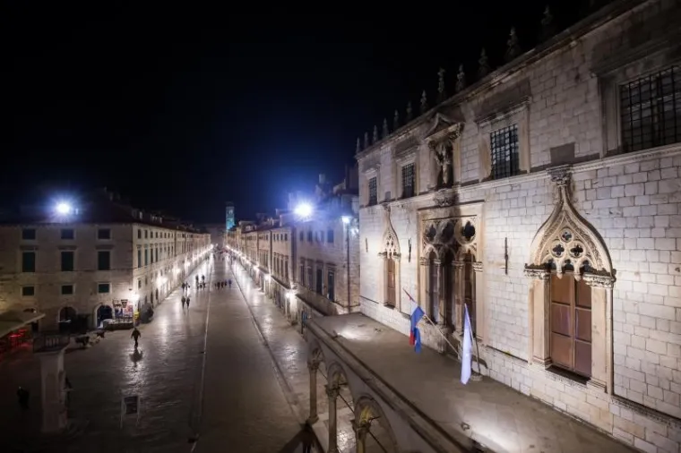 HRVATSKI GRADOVI U MRAKU: Ga&scaron;enjem svjetala pridružili se globalnoj akciji 'Sat za planet Zemlju'