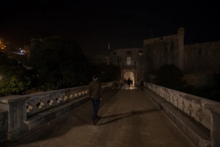 HRVATSKI GRADOVI U MRAKU: Ga&scaron;enjem svjetala pridružili se globalnoj akciji 'Sat za planet Zemlju'