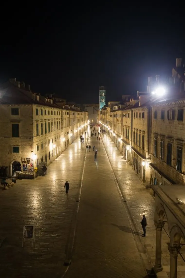 Za razliku od prija&scaron;njih godina, kad je Grad također sudjelovao u ovoj akciji, svjetla na Stradunu ove su godine ostala upaljena.
