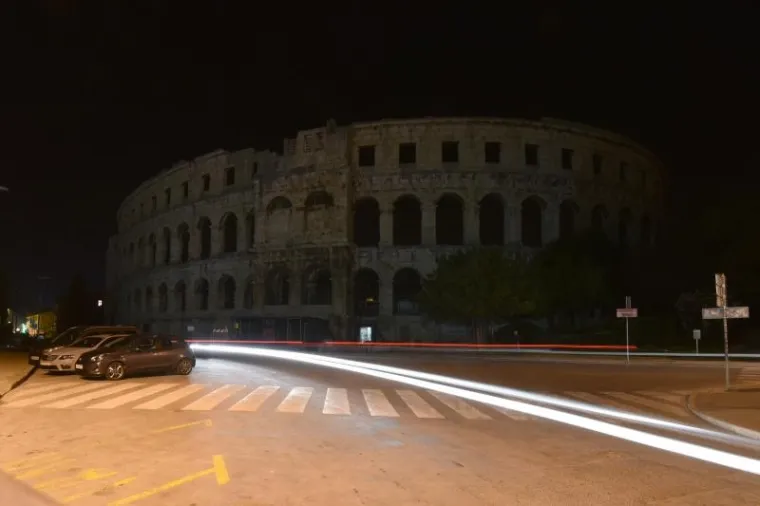 HRVATSKI GRADOVI U MRAKU: Ga&scaron;enjem svjetala pridružili se globalnoj akciji 'Sat za planet Zemlju'