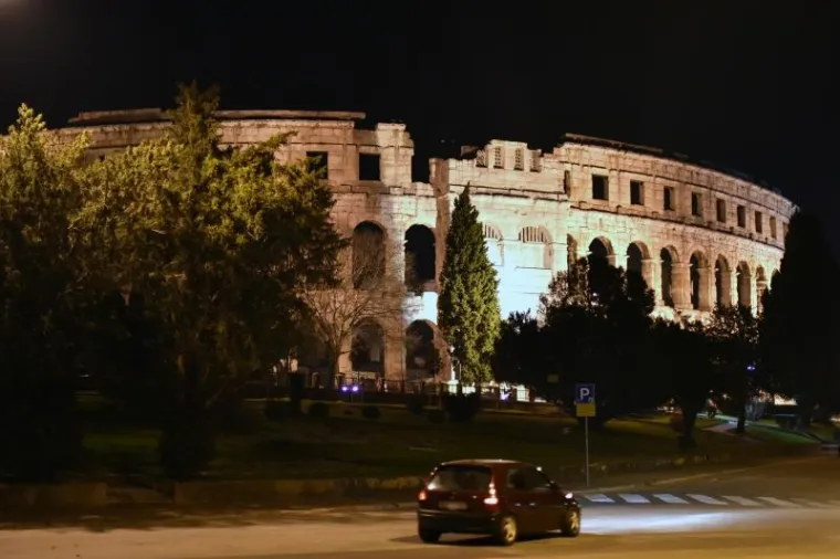 HRVATSKI GRADOVI U MRAKU: Ga&scaron;enjem svjetala pridružili se globalnoj akciji 'Sat za planet Zemlju'