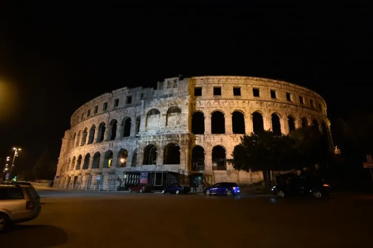 HRVATSKI GRADOVI U MRAKU: Ga&scaron;enjem svjetala pridružili se globalnoj akciji 'Sat za planet Zemlju'