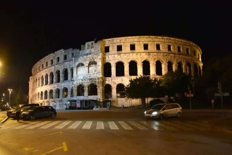 HRVATSKI GRADOVI U MRAKU: Ga&scaron;enjem svjetala pridružili se globalnoj akciji 'Sat za planet Zemlju'