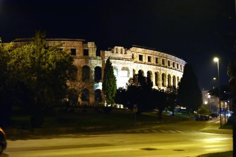 HRVATSKI GRADOVI U MRAKU: Ga&scaron;enjem svjetala pridružili se globalnoj akciji 'Sat za planet Zemlju'