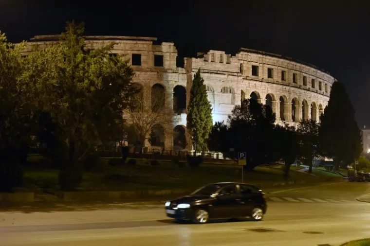 HRVATSKI GRADOVI U MRAKU: Ga&scaron;enjem svjetala pridružili se globalnoj akciji 'Sat za planet Zemlju'