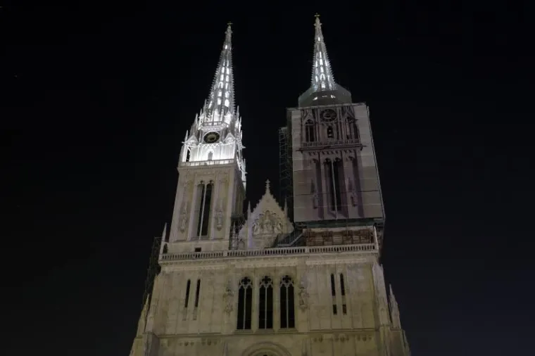 HRVATSKI GRADOVI U MRAKU: Ga&scaron;enjem svjetala pridružili se globalnoj akciji 'Sat za planet Zemlju'